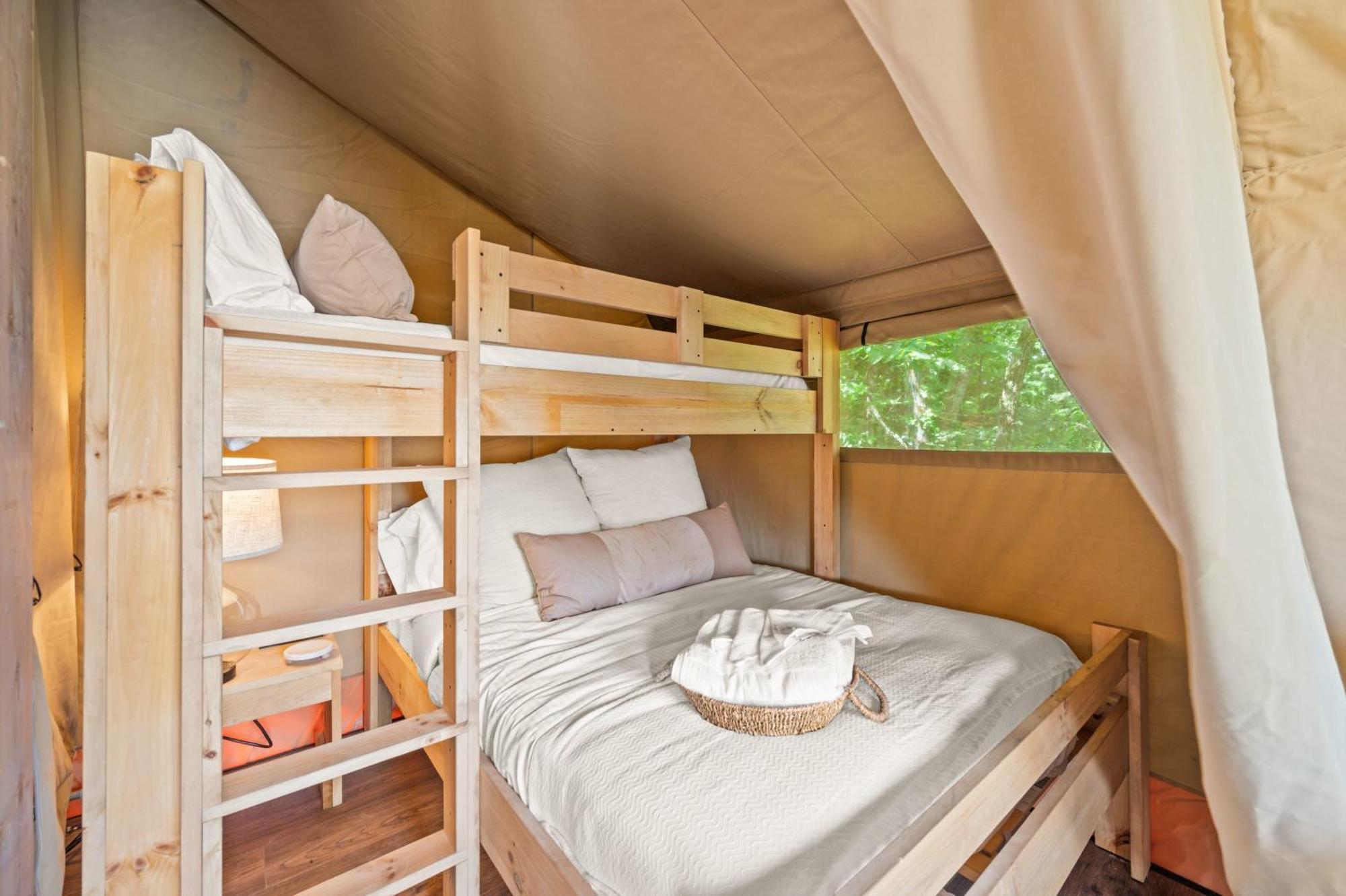 The Lodges At Eden Reserve - Safari Tents วิลเลียมส์ทาวน์ ภายนอก รูปภาพ